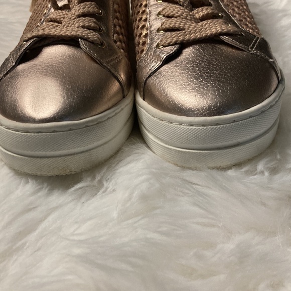 Women’s Steve Madden rose gold sneakers - Picture 5 of 6